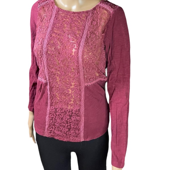 Lace and Long Sleeve - Picture 3 of 6